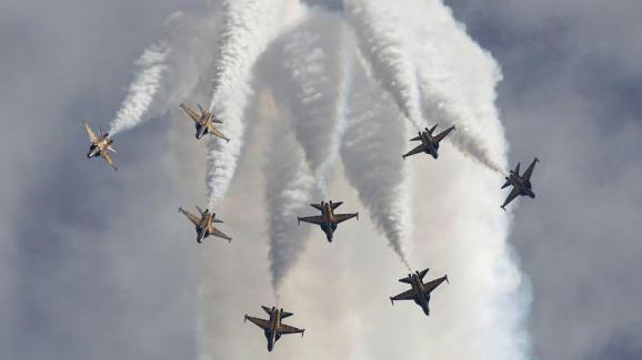 Đội Đại bàng Đen của Không quân Hàn Quốc trổ tài nhào lộn