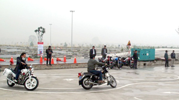 Khu vực sát hạch lái xe hạng A2: Ảnh Hoàng Lâm 