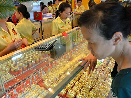 Nhà đầu tư thờ ơ, vàng tiếp tục giảm giá