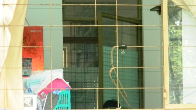 Một phòng làm việc bị trộm cắt song cửa đột nhập.