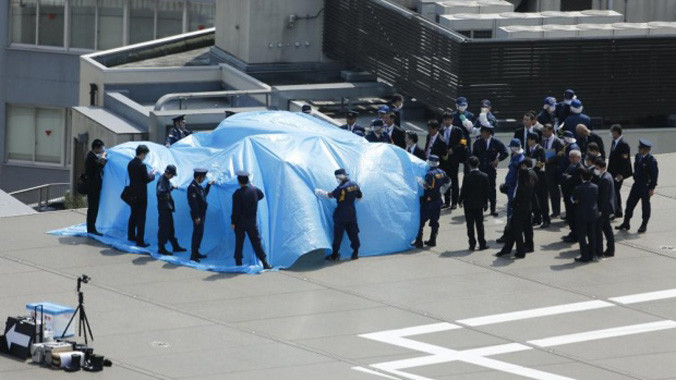 Đông đảo cảnh sát được điều động tại hiện trường. Ảnh: Guardian