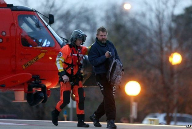 Anh Louis Jordan (phải)