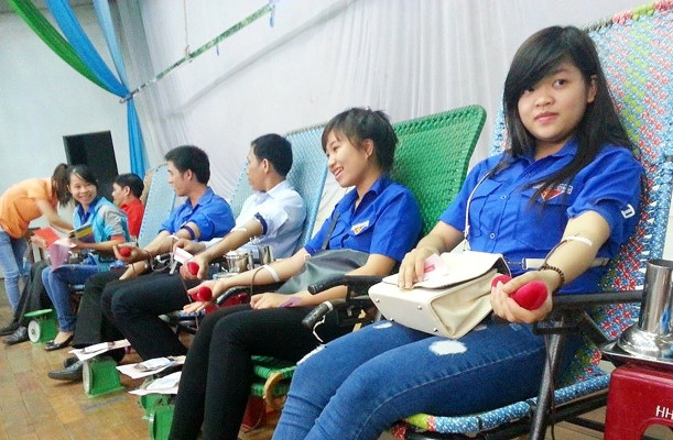 ĐVTN tham gia hiến máu