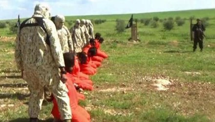 Hình ảnh trong video IS hành quyết 8 người tại tỉnh Hama trước đó. Ảnh: Press TV