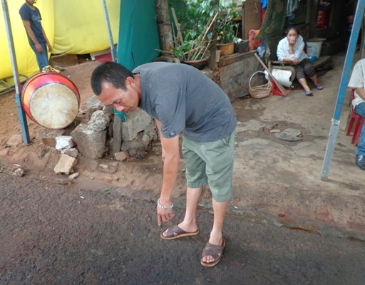 Vỉa hè đầy máu sau vụ truy sát