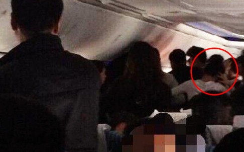 Hình ảnh trên chuyến bay. Ảnh: SCMP