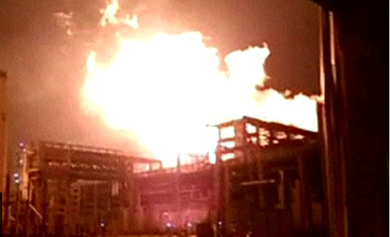 Lửa bùng cháy dữ dội. Ảnh: BBC