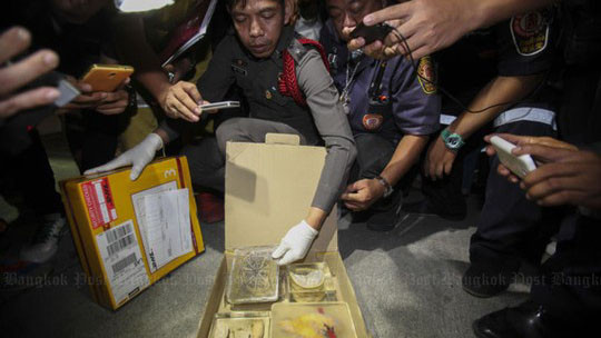 Cảnh sát đang kiểm tra 3 bưu kiện chứa bộ phận trẻ sơ sinh