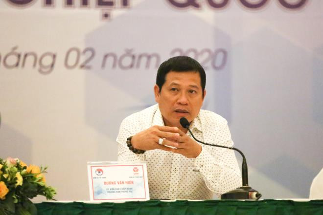 Trưởng ban Trọng tài VFF Dương Văn Hiền sẽ nhận trách nhiệm nếu cấp dưới tiếp tục sai?