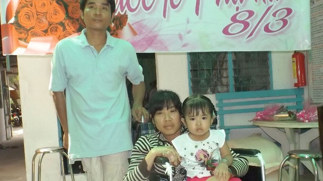 Đóa hoa 8-3 của đôi vợ chồng khuyết tật