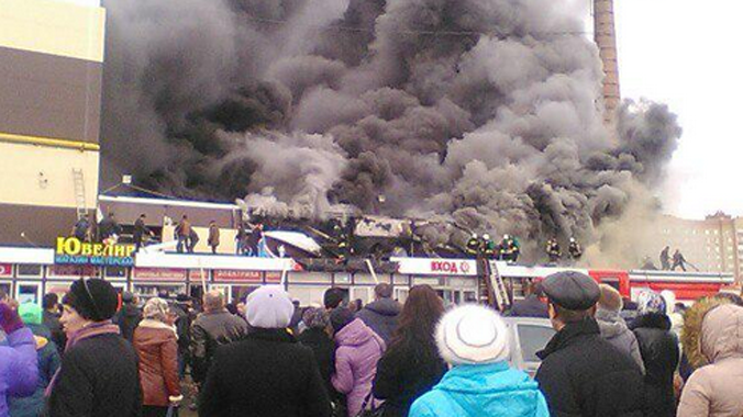 Trung tâm thương mại cháy ngùn ngụt, 34 người thương vong