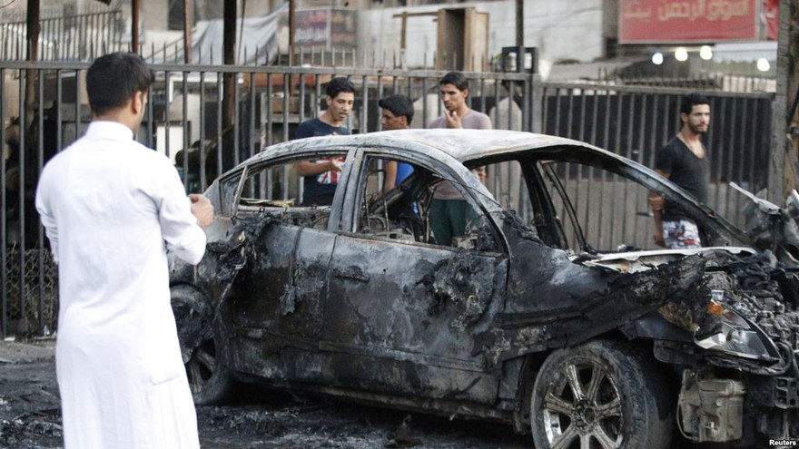 Đánh bom xe cảnh sát Pakistan, 10 người bị thương