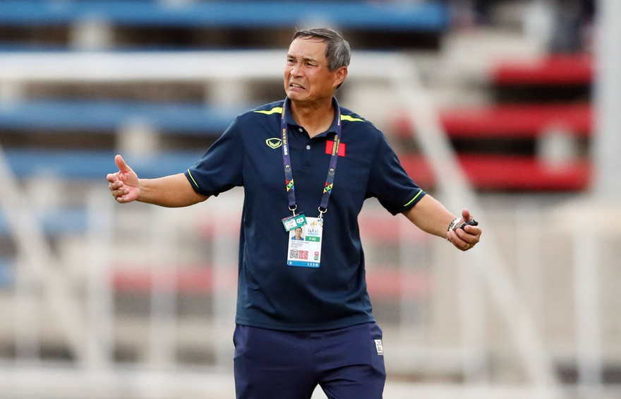 HLV Mai Đức Chung cho rằng đội tuyển nữ Việt Nam còn lỡ nhiều cơ hội ở trận thắng Malaysia (ảnh Lâm Đồng)