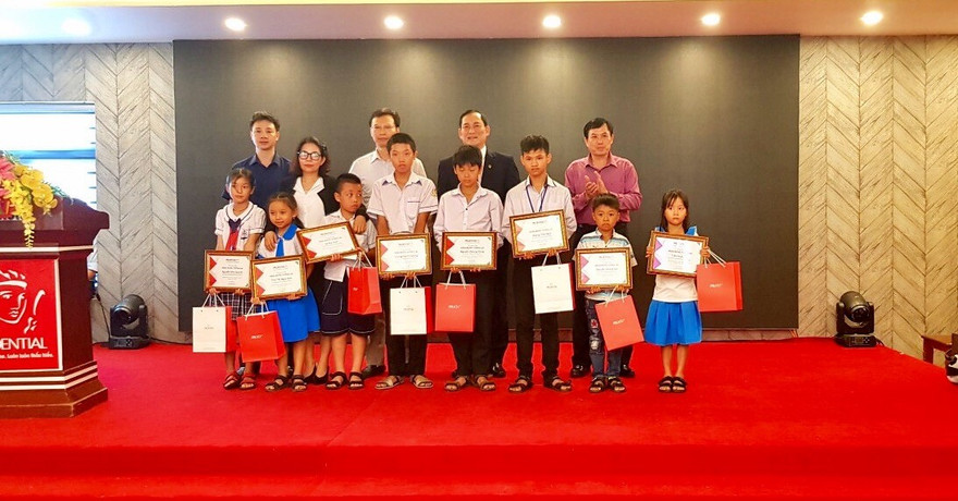 Tặng học bổng, bảo hiểm cho trẻ có người thân bị tai nạn giao thông