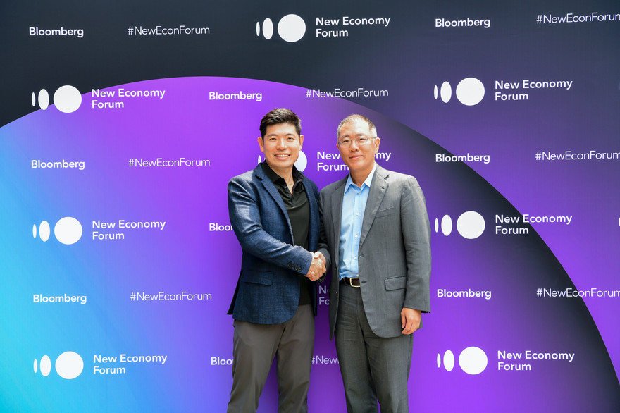 Hyundai Motor Company (Hyundai) và Kia Motors Corporation(Kia) sẽ đầu tư thêm 250 triệu USD vào Grab và thiết lập quan hệ hợp tác để thử nghiệm các chương trình phát triển xe điện khắp Đông Nam Á.