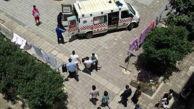 Những người bị thương được đưa tới bệnh viện