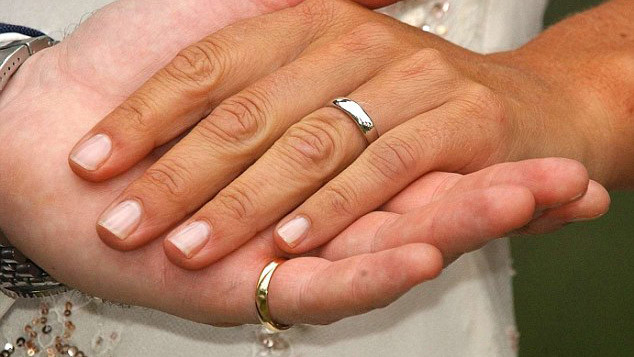 Hiếp dâm trong hôn nhân được quy định thuộc tội hình sự ở Hàn Quốc kể từ tháng 5/2013.