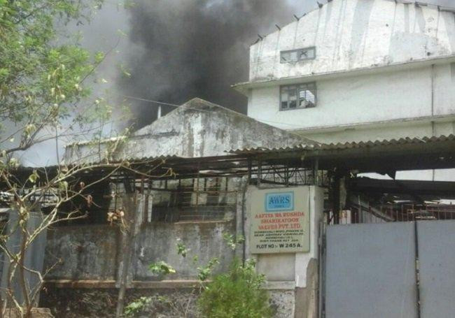 Khói đen bốc lên từ hiện trường. Ảnh: Dailyhunt