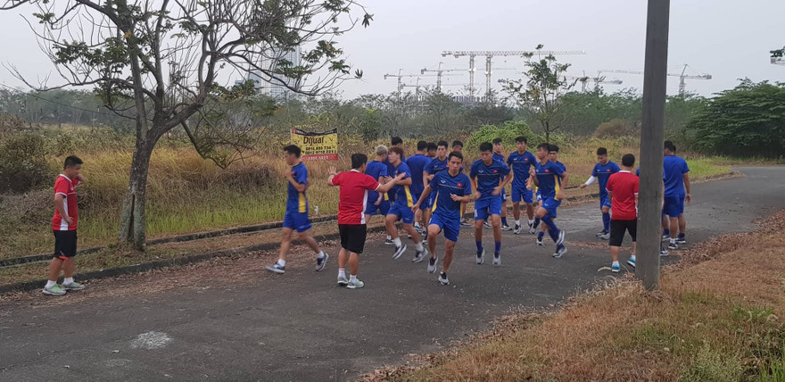 Buổi tập éo le của thầy trò HLV Park Hang Seo chiều 12/8.