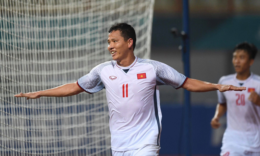 Anh Đức ăn mừng bàn mở tỷ số. Ảnh: Anh Tuấn