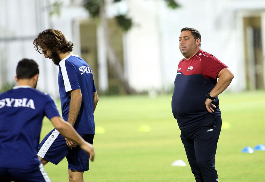 HLV Alfakeer Muhannad thận trọng trước trận đấu của Syria với Olympic Việt Nam. Ảnh: Vnexpress