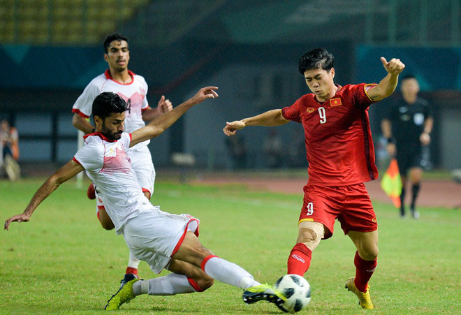 Công Phượng đưa Olympic Việt Nam vào Tứ kết Asiad 2018 với pha lập công duy nhất ở trận đấu với Bahrain tối 23/8. Ảnh: Zing
