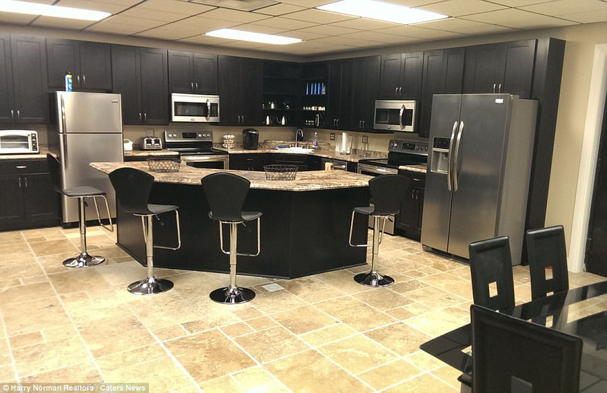 Căn phòng sang trọng bên trong boongke hạt nhân. 