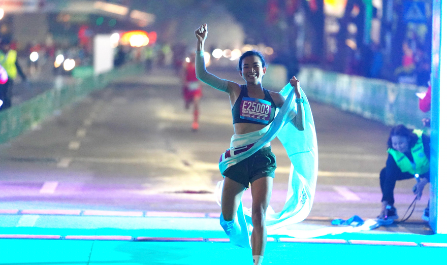 Nguyễn Thị Oanh khép lại năm 2022 thành công với vị trí số 1 ở giải Bán Marathon quốc tế Việt Nam 2023. (ảnh Chi Chi)