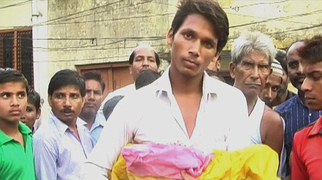 Vì sự tắc trách của bác sỹ, anh Hemant mất cả vợ và con