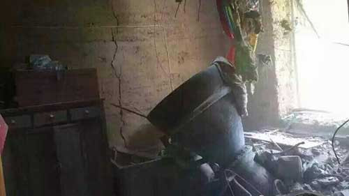 Mảnh vỡ tên lửa rơi trúng nhà dân ở Trung Quốc.