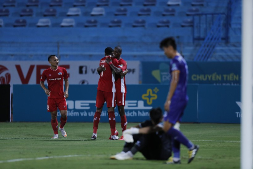 Trọng Hoàng và các đồng đội vào Bán kết cúp Quốc gia Bamboo Airways 2020 với chiến thắng đậm 4-1 trước Bình Dương. (ảnh Phương Phương)