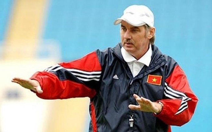 HLV Alfred Riedl đã đưa bóng đá Việt Nam đạt nhiều thành tích với 3 lần làm HLV trưởng các ĐTQG. 