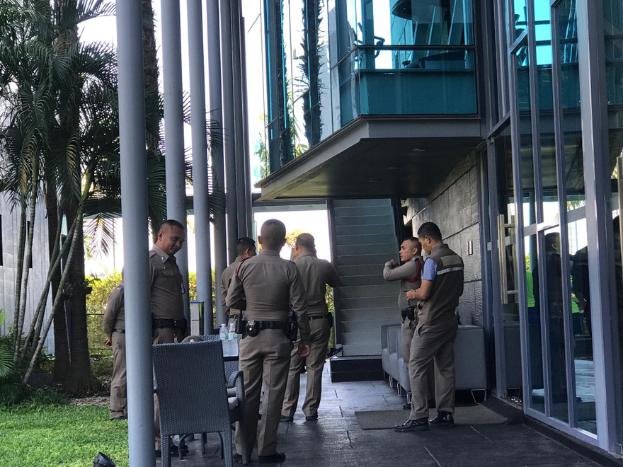 Nhân viên an ninh của BTC VCK U23 châu Á 2020 tại khách sạn Amari nơi U23 Việt Nam đóng quân.