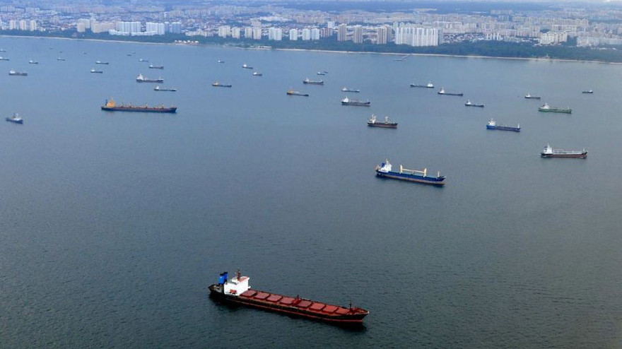 Tàu thuyền tại eo biển Singapore
