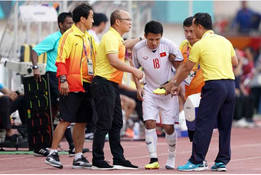 HLV Park Hang-seo sẽ phải chuẩn bị cho khả năng không có sự phục vụ của Đỗ Hùng Dũng. 