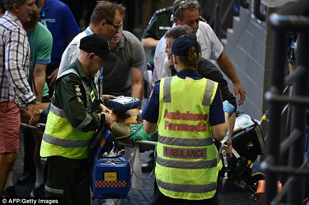 Bố vợ Murray bất ngờ đột quỵ trên khán đài