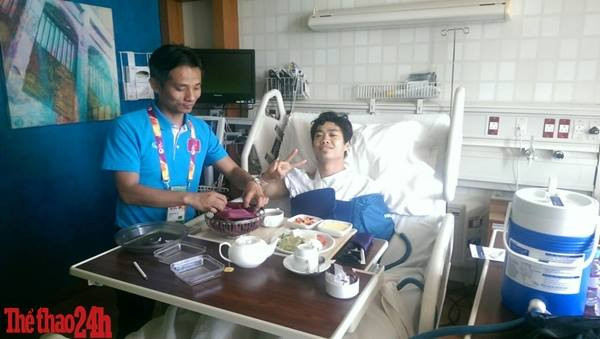 Hình ảnh Công Phượng sau ca phẫu thuật.