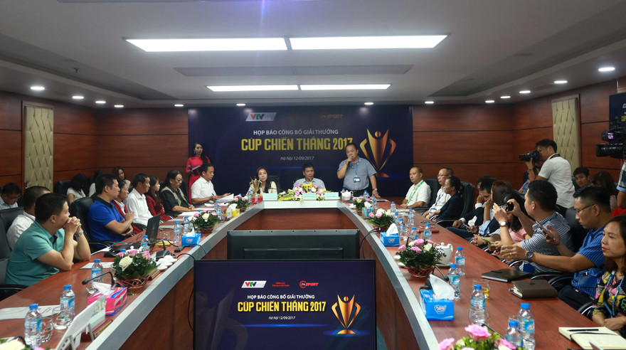 Quang cảnh họp báo công bố Cúp Chiến thắng 2017 tại Hà Nội sáng 12/9.