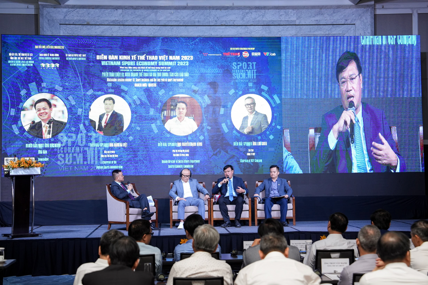 Các đại biểu thảo luận tại Diễn đàn kinh tế thể thao Việt Nam 2023 sáng 3/6. (ảnh Chi Chi)