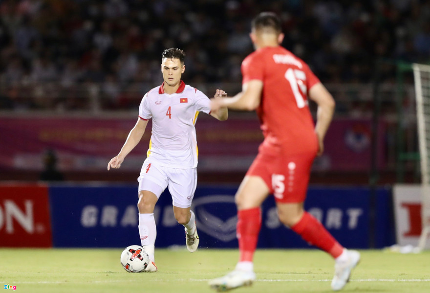 Adriano Schmidt được HLV Troussier gọi vào đội tuyển Việt Nam ở đợt tập trung tháng 6.