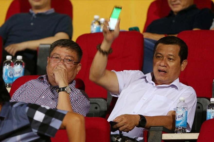 Quan chức bóng đá thường xuyên ghi âm nhau rồi các đoạn ghi âm đó vô tình bộc lộ ra ngoài?