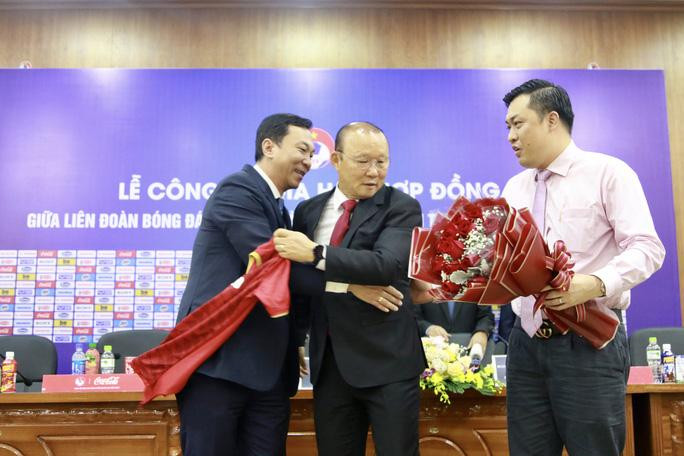 VFF dành nhiều chế độ đãi ngộ tốt cho HLV Park Hang-seo trong bản hợp đồng thứ 2.