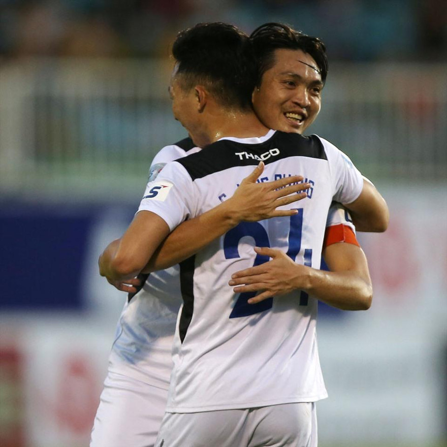 Đời cầu thủ như Tuấn Anh ai không một lần bước lên bục vinh quang? 