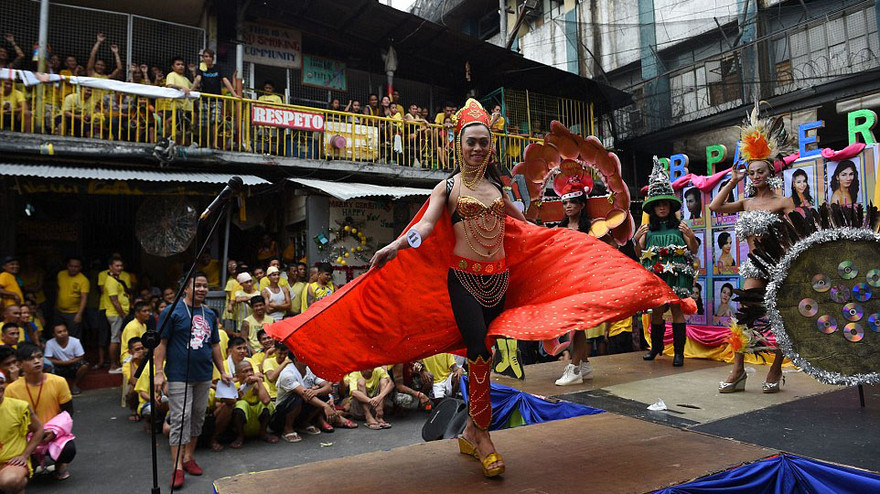 Cuộc thi có sự tham gia của 11 người đồng tính và 1 người chuyển giới.