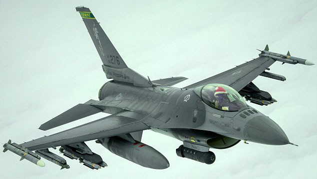 Phi công Mỹ đội mũ đỏ khi thực hiện nhiệm vụ không kích IS