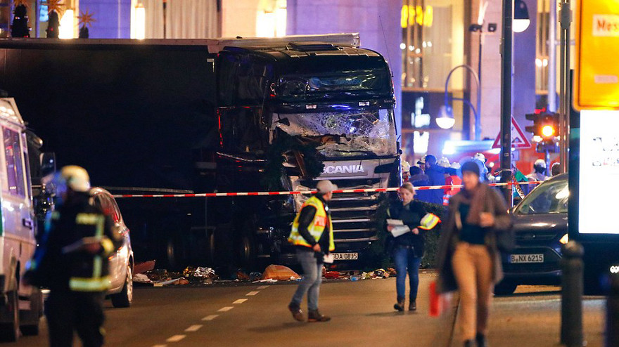 Chiếc xe tải gây án khiến 12 người thiệt mạng trong chợ Giáng sinh ở Berlin, Đức.