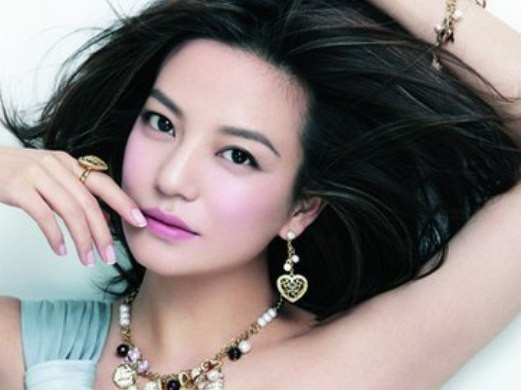 “Én nhỏ” Triệu Vy đẹp mặn mà trên tạp chí Elle