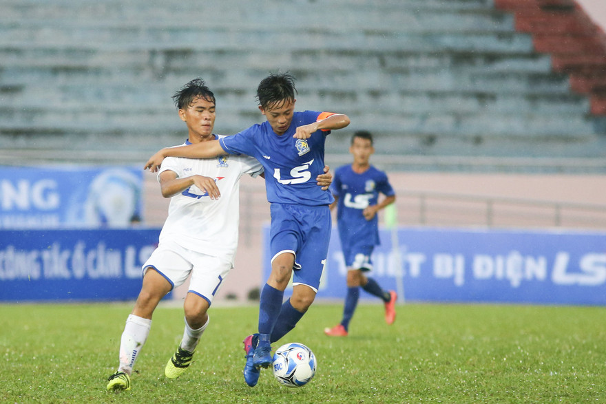 HAGL (áo xanh) để Tây Ninh cầm hoà trong ngày khai mạc giải U15 Quốc gia-Cúp Thái Sơn Bắc 2017.