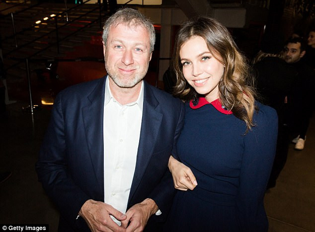Roman Abramovich và cô vợ trẻ Dasha Zhukova chính thức "đường ai nấy đi".