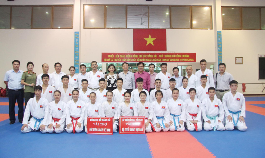 Tuyển Karatedo nhận 'doping tinh thần' trước giờ xung trận